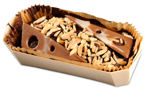 Chocoladecake in een houten kistje